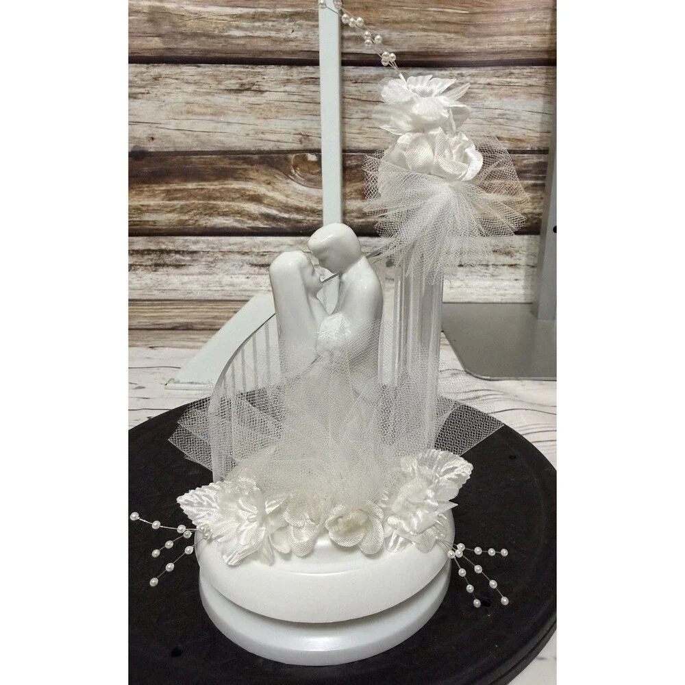 Vintage 1995 Wilton Bride Groom Wedding Cake Topper Porcelain Figurine